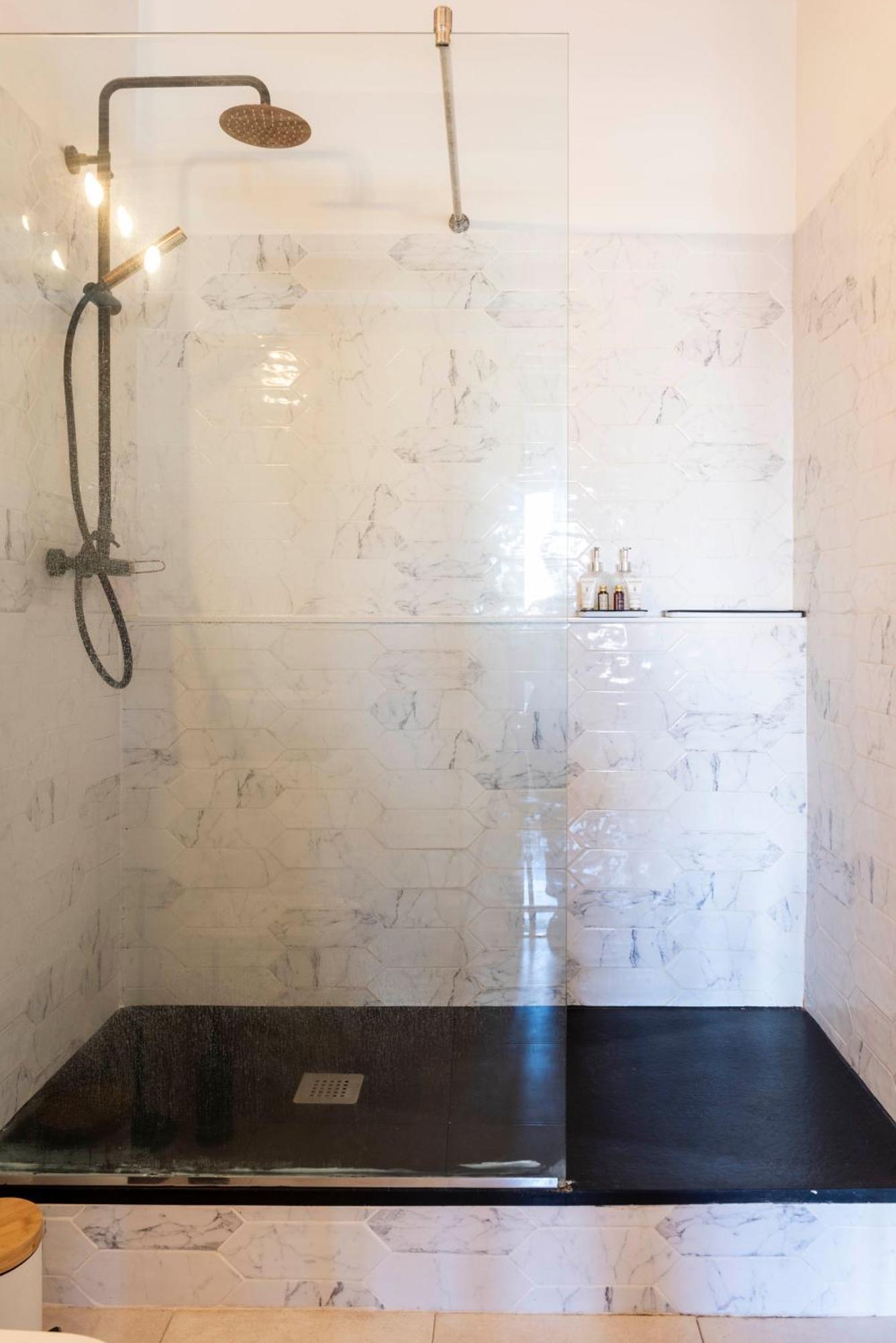 Enchanting 2 Bedroom Flat With Terrace Near Placa Espanya 바르셀로나 외부 사진